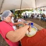 MÊS DA ALIMENTAÇÃO  Por que basear a alimentação em alimentos in natura ou minim…