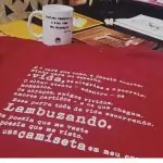 Chegaram as novas camisetas poéticas e canecas..Poesia pra vestir e beber sem …