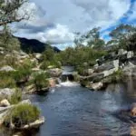 Cachoeira das Fadas – Jaboticatubas, MGEssa e outras milhares emwww.trekkbr.co…