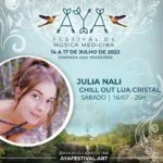 ✷ Natural de Vitória, Julia Nali é uma jovem cantora e compositora. Cresceu no m…