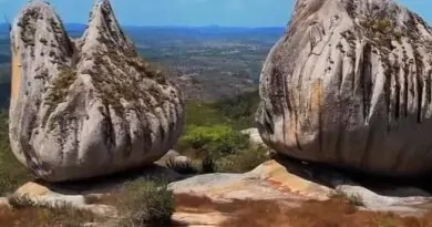 Essa é a Pedra do Letreiro localizada no município de Fagundes – Paraíba.Você …